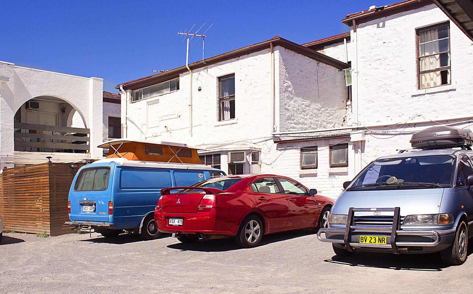 Adelaide Travellers Inn Backpackers Hostel Exterior photo